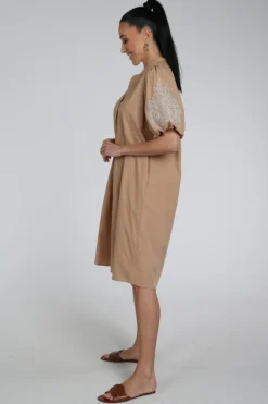 Nukus NKS14039 Jurk korte mouw Beige