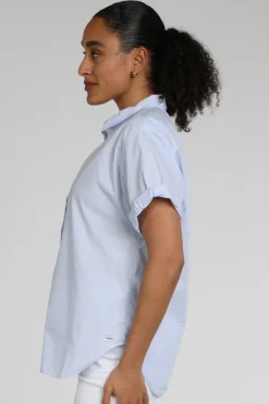 Penn & Ink S26Z833 Blouse korte mouw Licht blauw
